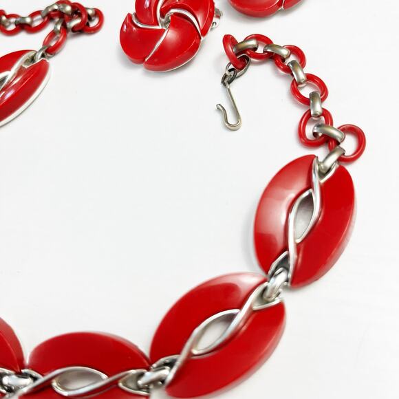 Lisner Vintage Red Thermoset Necklace and Clip Earring Set - Picture 6 of 8